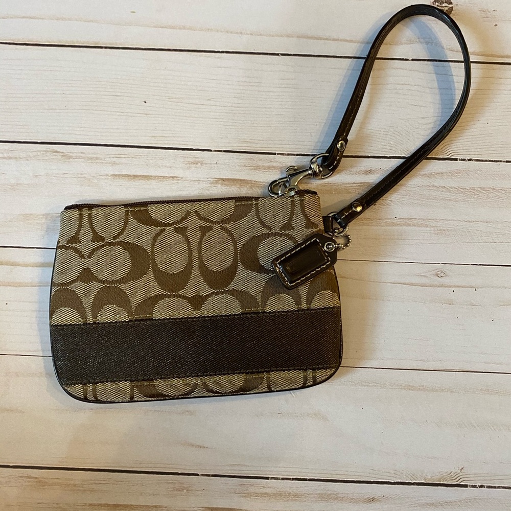 Coach Wristlet (BROWN)